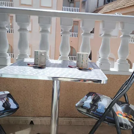 Torrevieja City Apartment דירה